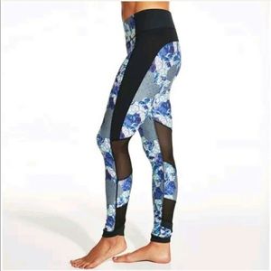 Calia by Carrie Underwood Print Leggings Small